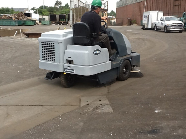 Advance SW8000 Indoor and Outdoor Parking Lot Sweeper Rental Bortek